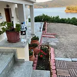 Sea House Koukouleika * Milína