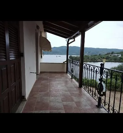 Sea House Koukouleika 밀리나
