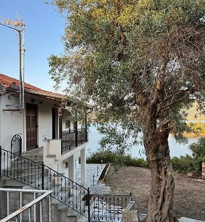 Sea House Koukouleika 밀리나