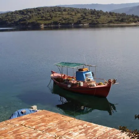 Sea House Koukouleika * Milína