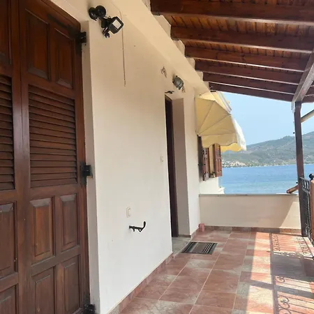 Sea House Koukouleika 펜션