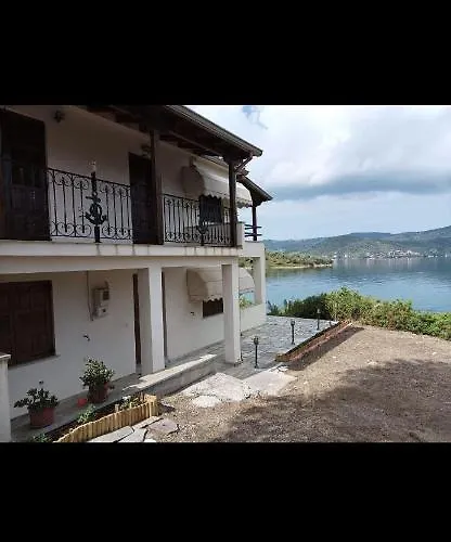 Sea House Koukouleika 펜션