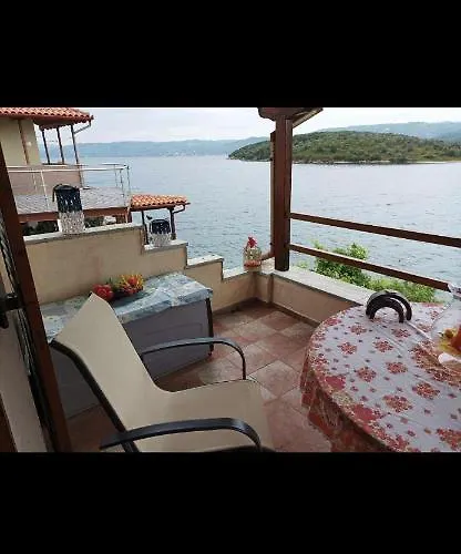 Sea House Koukouleika 밀리나