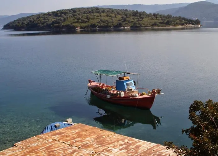 Sea House Koukouleika * Milína