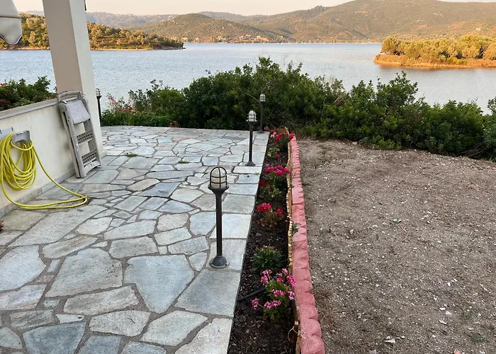 Sea House Koukouleika 펜션 밀리나